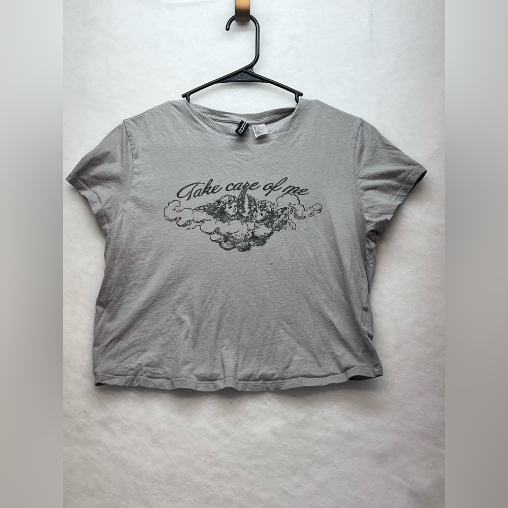 H&M Crop Gray Cherub Graphic T-shirt-‎ Large